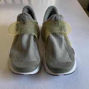 NIKE Men’s Sock Dart #819686-002 Gray Sneakers Size 10